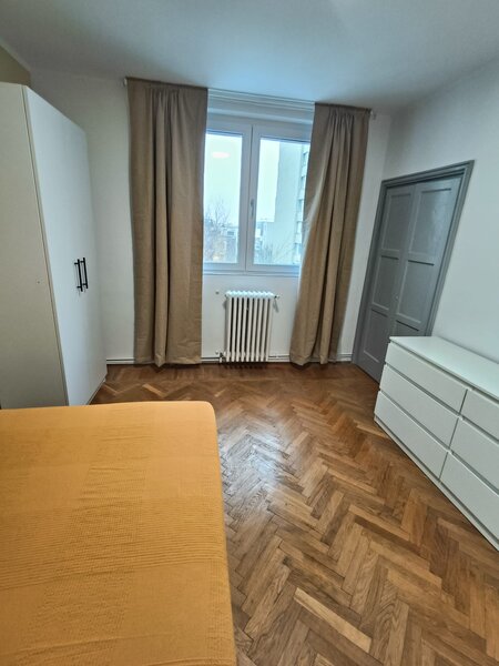 Stefan Cel Mare, langa metrou, colt cu Vasile Lascar ap 2 cam