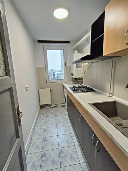 Stefan Cel Mare, langa metrou, colt cu Vasile Lascar ap 2 cam