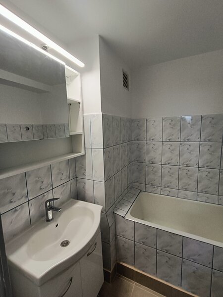 Stefan Cel Mare, langa metrou, colt cu Vasile Lascar ap 2 cam